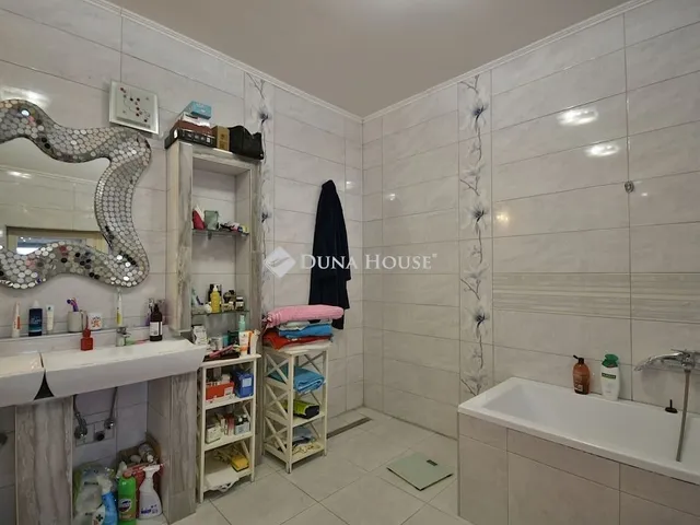 Eladó ház Budapest XVI. kerület 500 nm