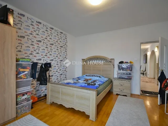 Eladó ház Budapest XVI. kerület 500 nm