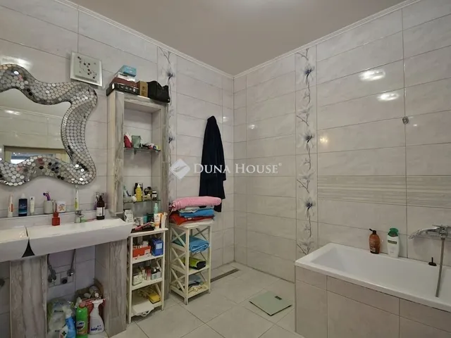 Eladó ház Budapest XVI. kerület 500 nm