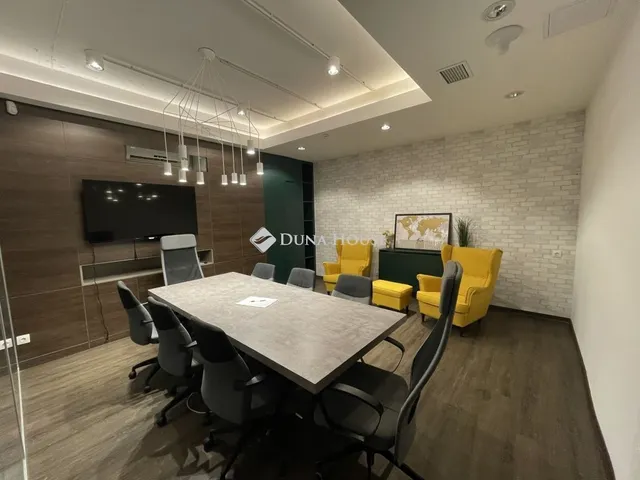 Eladó kereskedelmi és ipari ingatlan Budapest VIII. kerület, Corvin negyed 374 nm