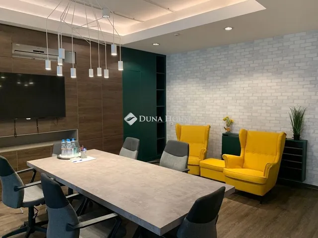 Eladó kereskedelmi és ipari ingatlan Budapest VIII. kerület, Corvin negyed 374 nm