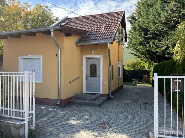 Eladó nyaraló Balatonkenese 57 nm