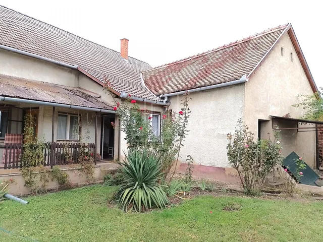 Eladó ház Sásd 229 nm