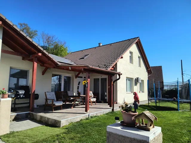 Eladó ház Százhalombatta, Óváros 212 nm