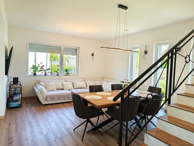 Eladó ház Százhalombatta, Óváros, Emese utca 167 nm