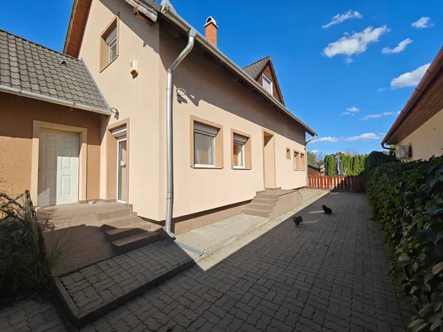 Eladó ház Százhalombatta, Óváros 133 nm