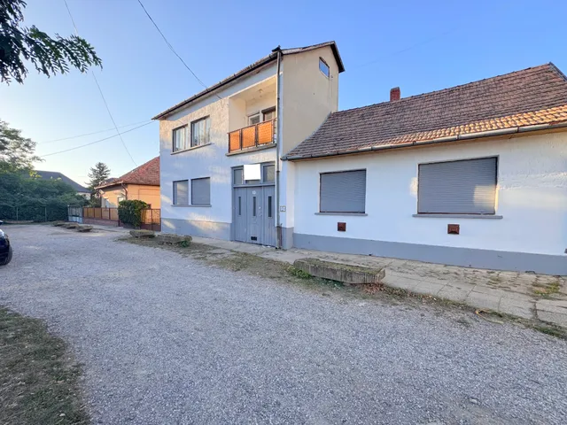 Eladó ház Bátaszék 200 nm