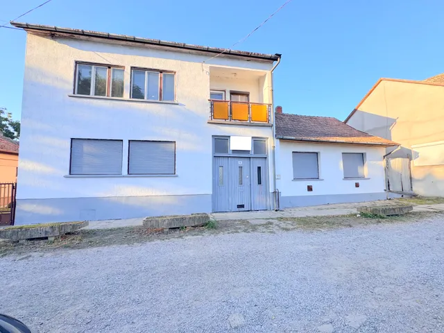 Eladó ház Bátaszék 200 nm