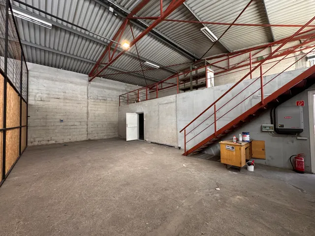 Kiadó kereskedelmi és ipari ingatlan Pécs, Belváros 117 nm