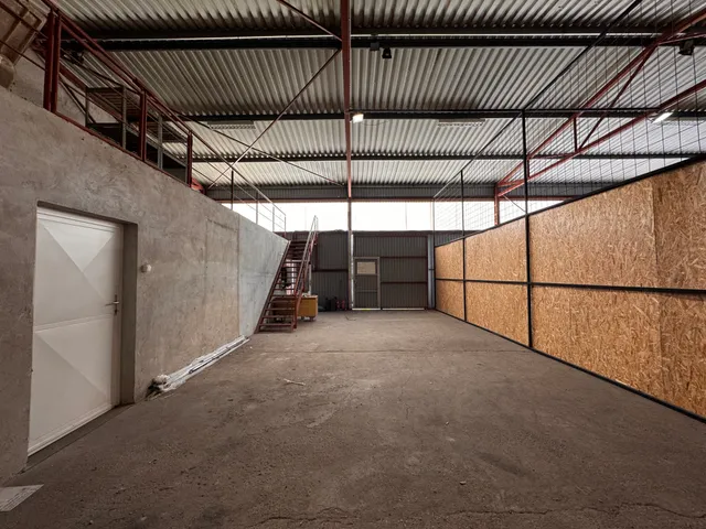 Kiadó kereskedelmi és ipari ingatlan Pécs, Belváros, Légszeszgyár utca 19 117 nm