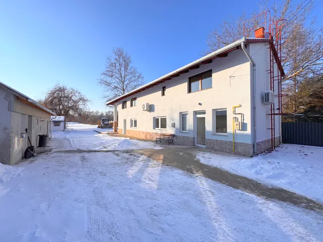 Kiadó kereskedelmi és ipari ingatlan Pécs, Balokány 350 nm