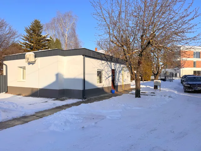 Kiadó kereskedelmi és ipari ingatlan Pécs, Balokány, Kisbalokány dűlő 350 nm