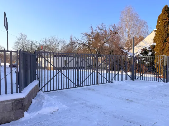 Kiadó kereskedelmi és ipari ingatlan Pécs, Balokány, Kisbalokány dűlő 350 nm