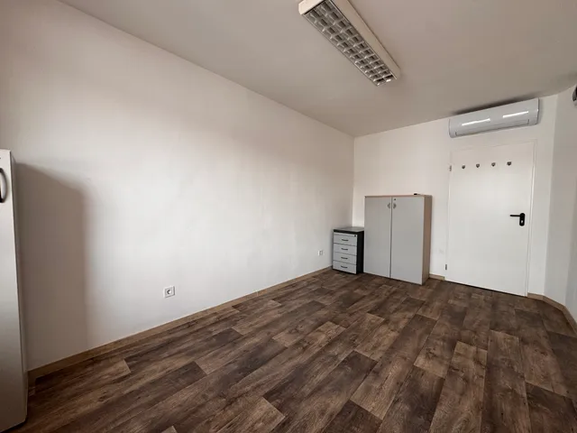 Kiadó kereskedelmi és ipari ingatlan Pécs, Belváros, Somogyi Béla utca 16 nm