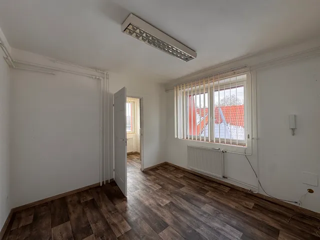 Kiadó kereskedelmi és ipari ingatlan Pécs, Belváros, Somogyi Béla utca 16 nm