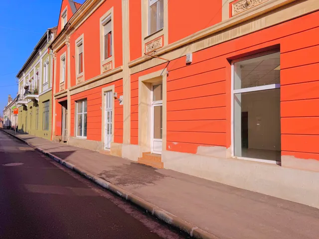 Eladó kereskedelmi és ipari ingatlan Bonyhád, Szabadság tér 3 51 nm