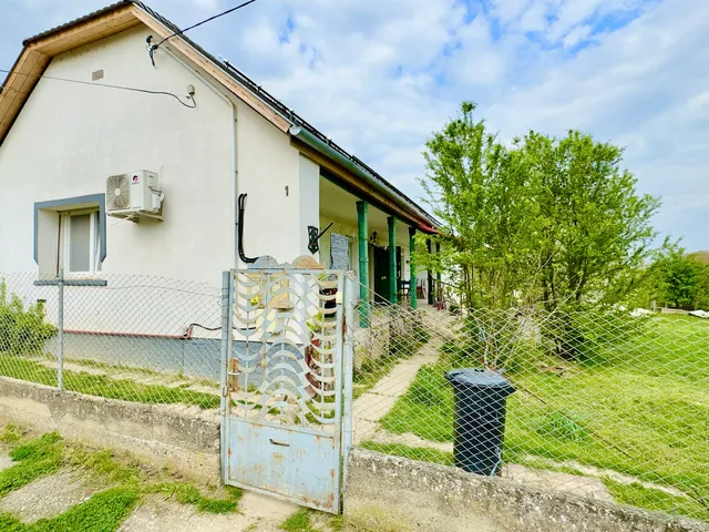 Eladó ház Decs 80 nm