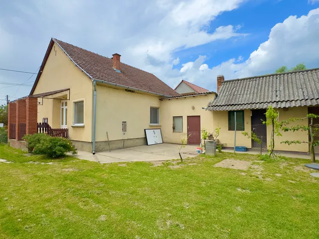 Eladó ház Kémes, Vértanúk 90 nm