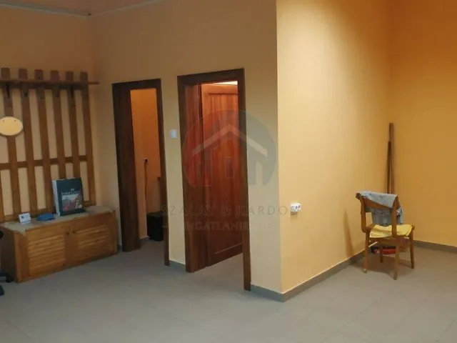 Eladó kereskedelmi és ipari ingatlan Győr 80 nm