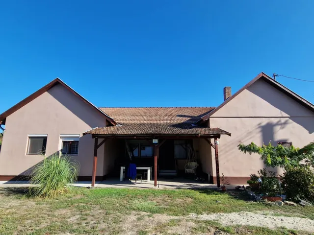 Eladó ház Szarvas, Semmelweis 111 nm