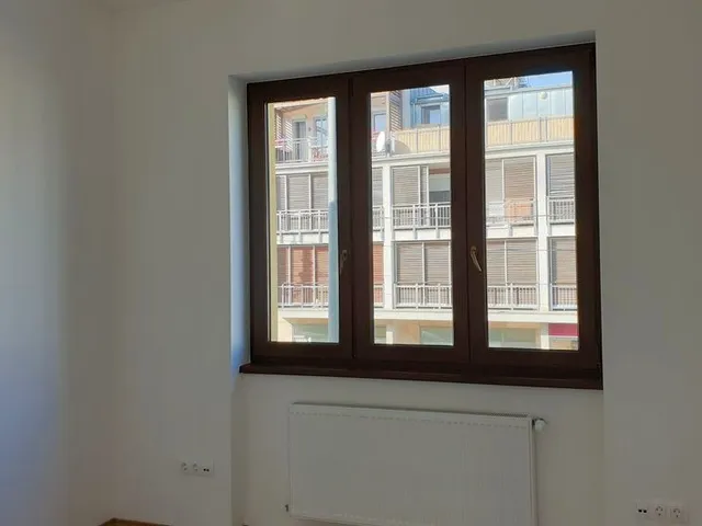 Kiadó kereskedelmi és ipari ingatlan Érd 92 nm