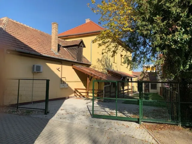 Kiadó kereskedelmi és ipari ingatlan Érd 92 nm