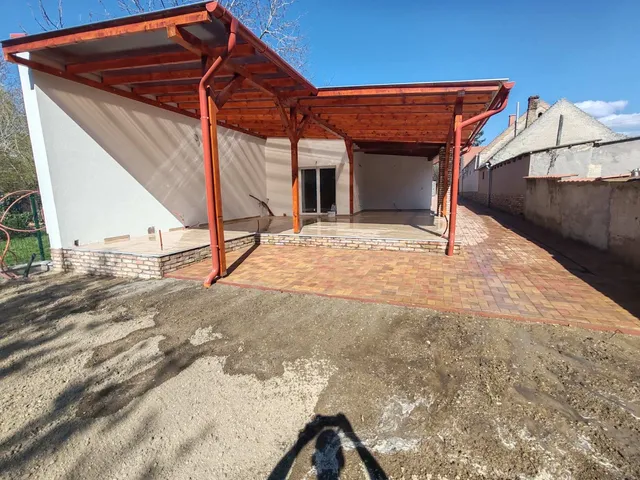 Eladó ház Balatonszárszó 204 nm