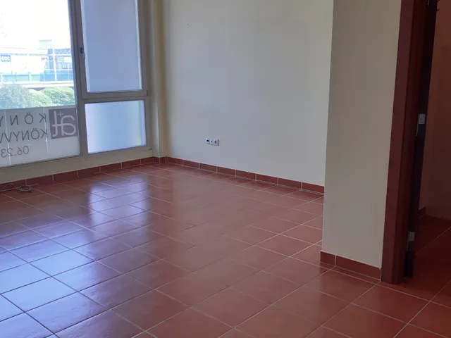 Eladó kereskedelmi és ipari ingatlan Érd, Városközpont 31 nm