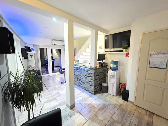 Eladó kereskedelmi és ipari ingatlan Dunaújváros, Béke városrész 100 nm