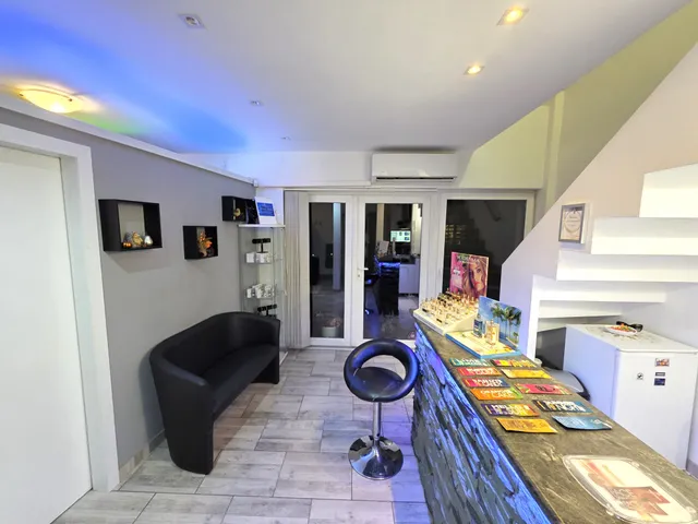 Eladó kereskedelmi és ipari ingatlan Dunaújváros, Béke városrész, Szabadság út 100 nm