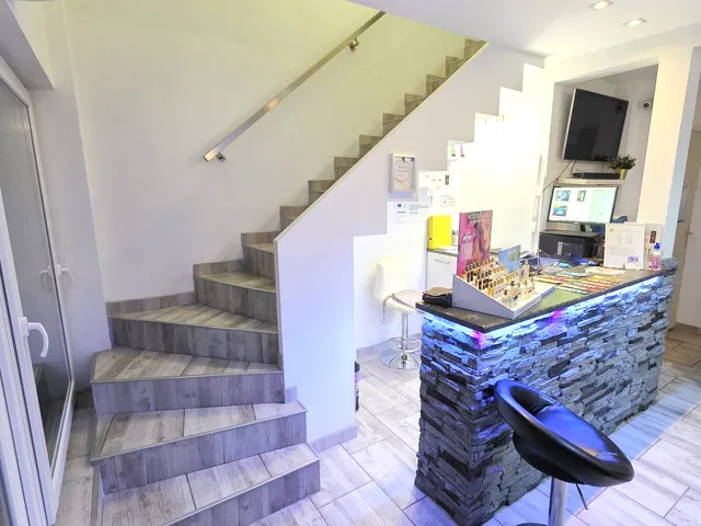 Eladó kereskedelmi és ipari ingatlan Dunaújváros, Béke városrész, Szabadság út 100 nm