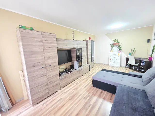 Eladó lakás Dunaújváros, Dunapart 52 nm