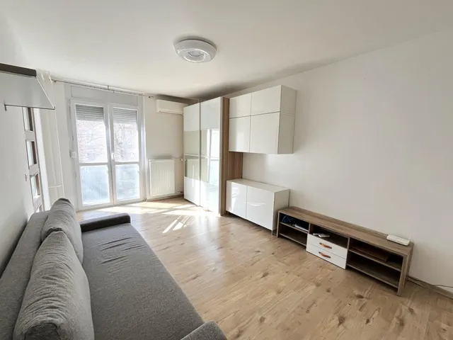 Eladó lakás Dunaújváros, Belváros 35 nm