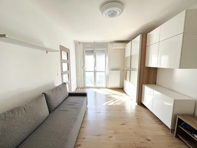 Eladó lakás Dunaújváros, Belváros 35 nm