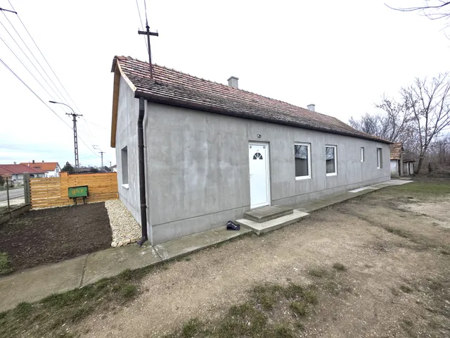 Eladó ház Sárkeresztúr, Dózsa György út 82 nm