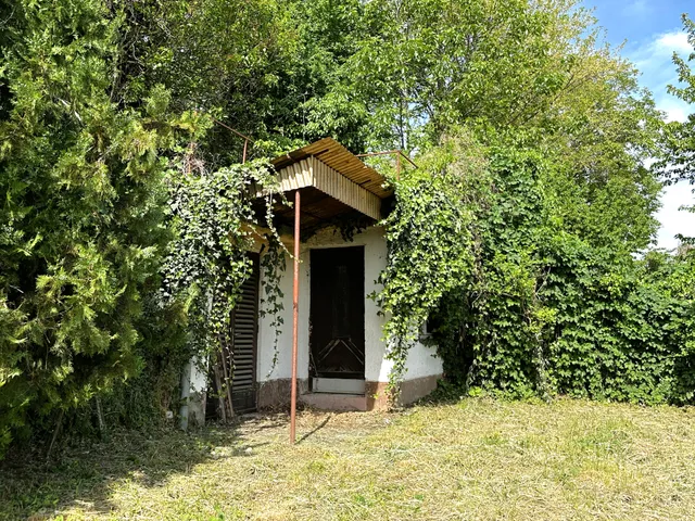 Eladó nyaraló Dunaújváros, Dunapart 30 nm