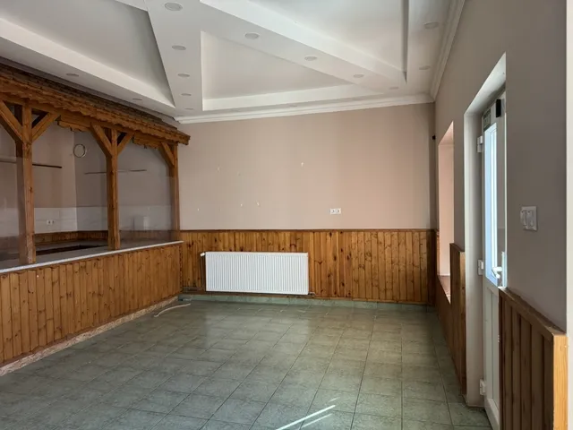 Eladó kereskedelmi és ipari ingatlan Kömlő 270 nm