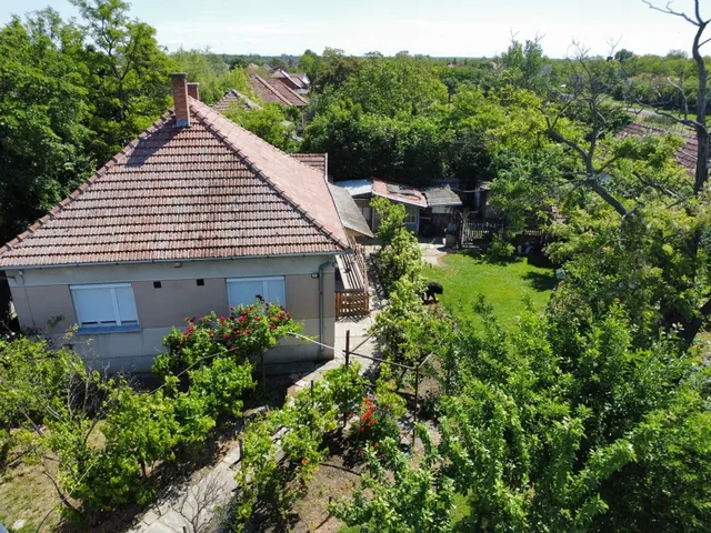 Eladó ház Jászkisér 72 nm