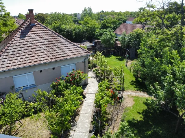 Eladó ház Jászkisér 72 nm
