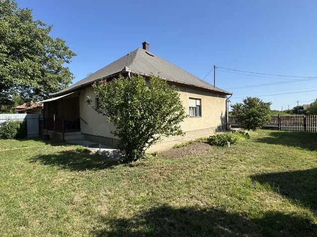 Eladó ház Tiszanána 82 nm