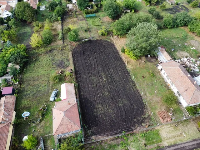Eladó telek Hevesvezekény 1000 nm