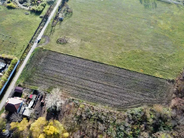 Eladó telek Tenk