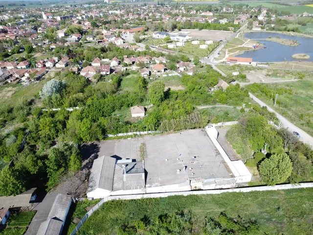 Eladó kereskedelmi és ipari ingatlan Heves, Arany János utca 2500 nm