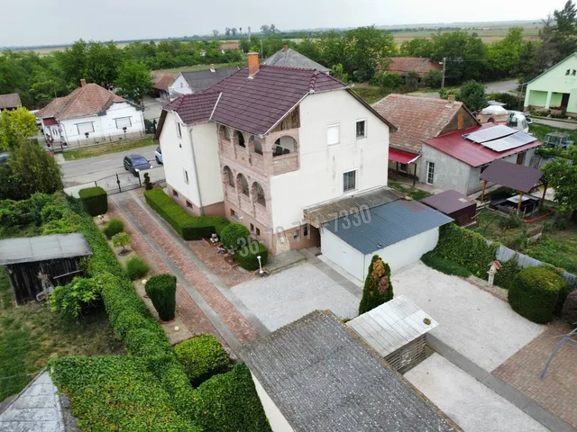 Eladó ház Tiszanána, Bem út 180 nm