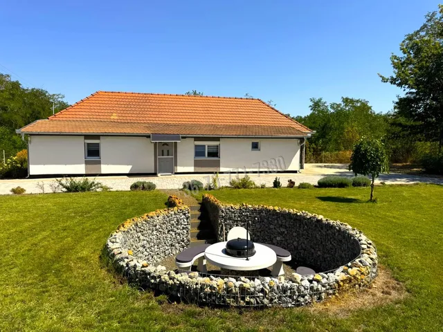 Eladó ház Erdőtelek, Széchenyi István utca 71 nm