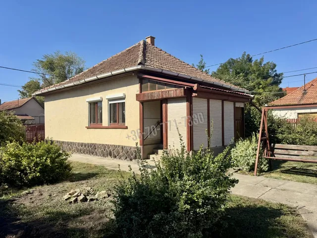 Eladó ház Jászapáti 63 nm