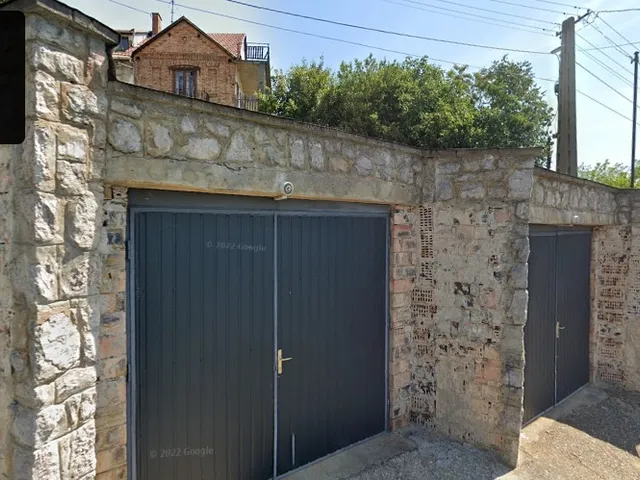 Eladó garázs Pécs, Egyetemváros 18 nm