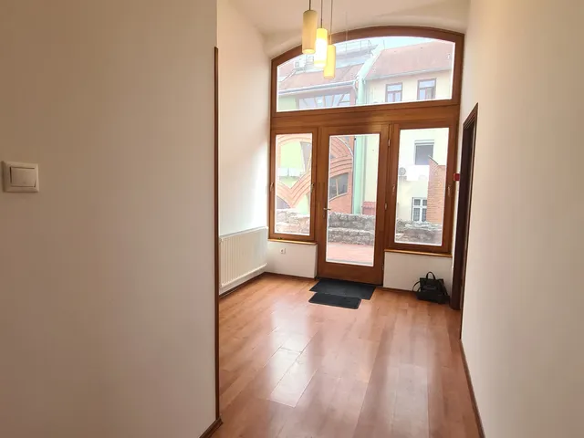 Kiadó kereskedelmi és ipari ingatlan Pécs, Belváros 59 nm