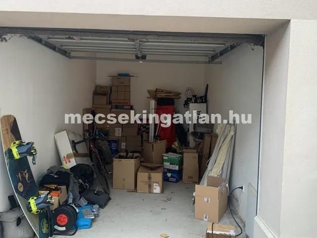 Kiadó garázs Pécs, Belváros, Ferencesek 13 nm