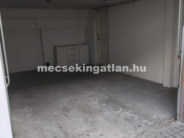 Kiadó garázs Pécs, Havihegy 15 nm